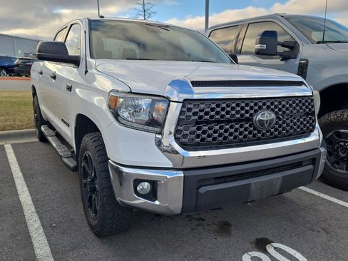 Used 2018 Toyota Tundra SR5 w/ SR5 Upgrade Package image 4