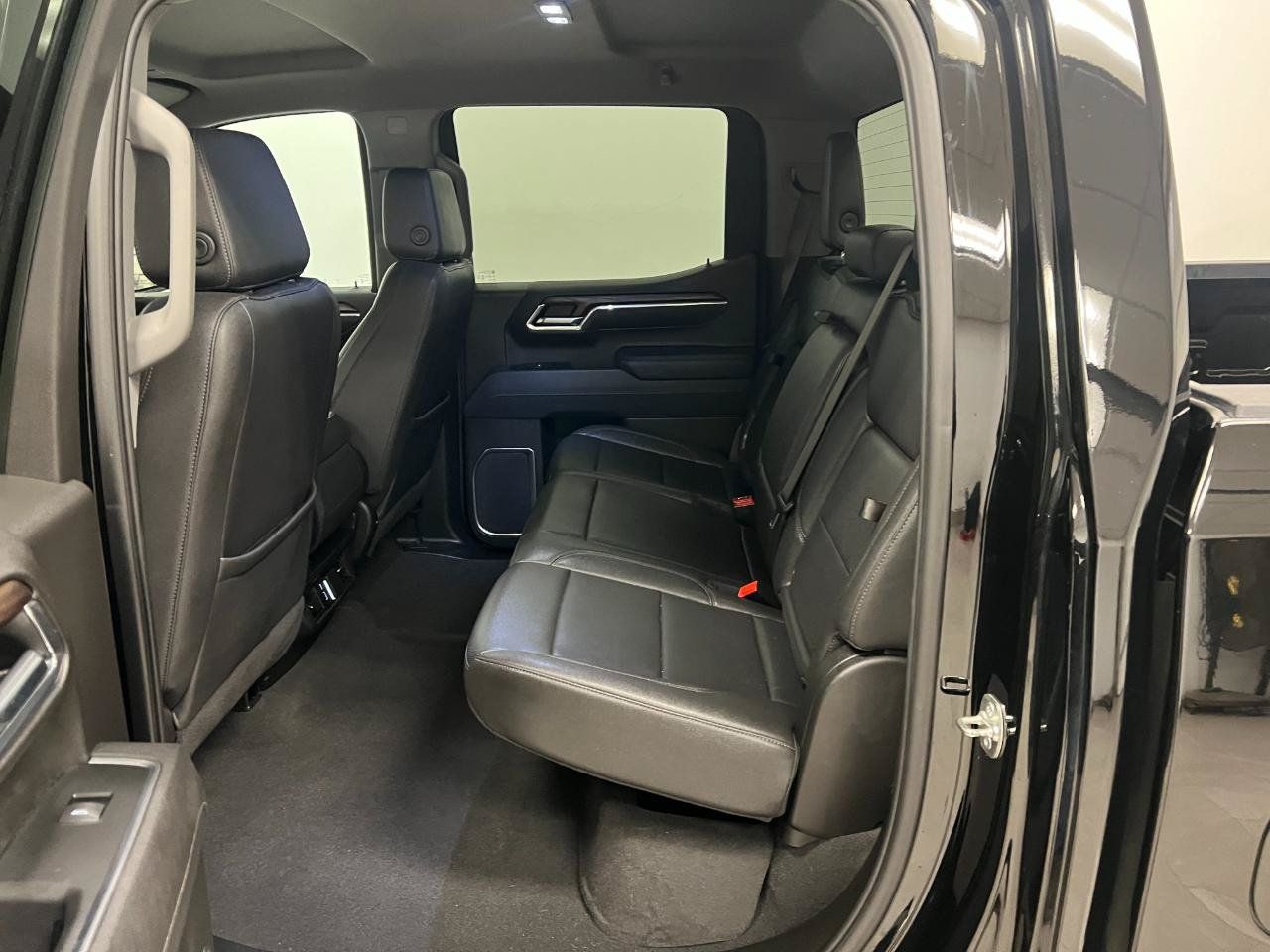 Used 2025 GMC Sierra 1500 SLT AWD/4WD image 37