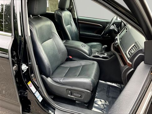 Used 2016 Toyota Highlander Limited Platinum AWD/4WD image 30