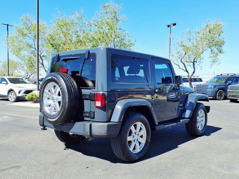 Used 2018 Jeep Wrangler Sahara w/ Connectivity Group AWD/4WD image 6