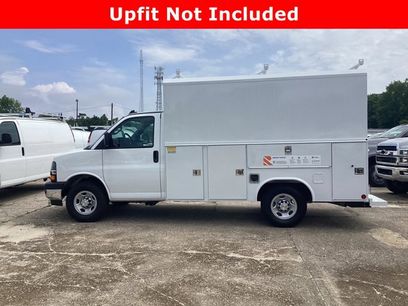 New 2025 Chevrolet Express 3500 w/ Power Convenience Package
