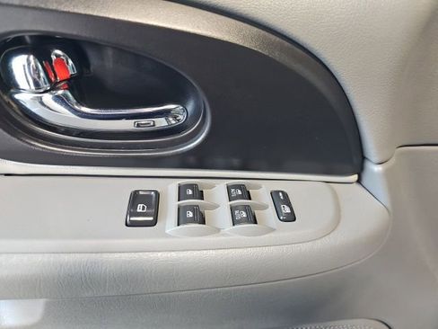 Used 2007 GMC Envoy SLE image 13