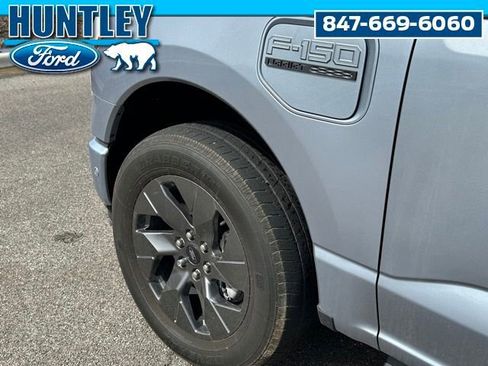 Used 2022 Ford F150 Lightning Lariat image 9