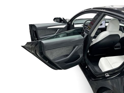 Certified 2023 Tesla Model 3 Performance AWD/4WD image 10