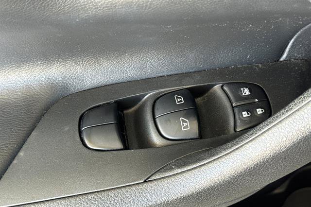 Used 2015 Nissan Altima 2.5 SL w/ Technology Package FWD image 11
