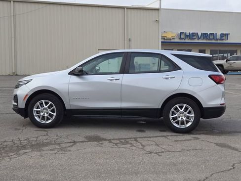 Used 2022 Chevrolet Equinox LS w/ LPO, Floor Liner Package image 4