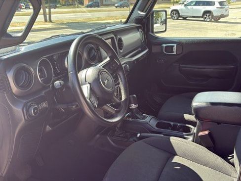 Used 2022 Jeep Wrangler Unlimited Sport image 9