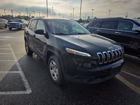 Used 2017 Jeep Cherokee Sport AWD/4WD image 3