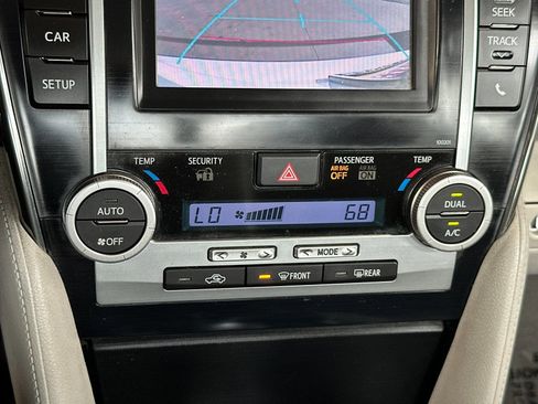 Used 2014 Toyota Camry LE image 21