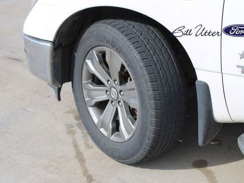 Used 2017 Nissan Titan SV image 9