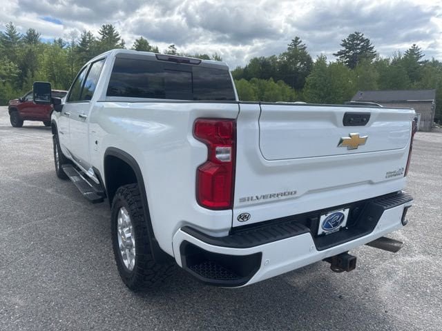 Used 2023 Chevrolet Silverado 2500 High Country w/ Z71 Off-Road Package AWD/4WD image 4