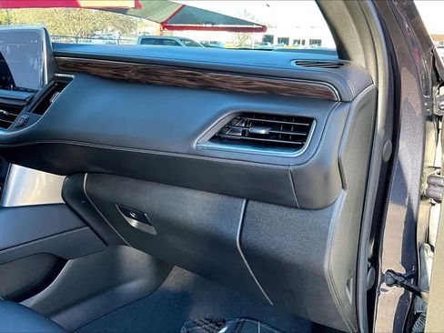 Used 2022 Chevrolet Tahoe LT w/ Luxury Package image 18