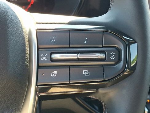 Used 2025 Chevrolet Colorado ZR2 w/ Technology Package AWD/4WD image 24