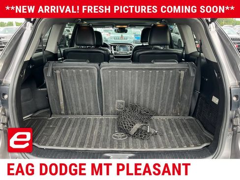 Used 2017 Toyota Highlander SE FWD image 14