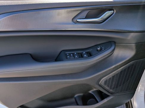 New 2025 Jeep Grand Cherokee Altitude image 14