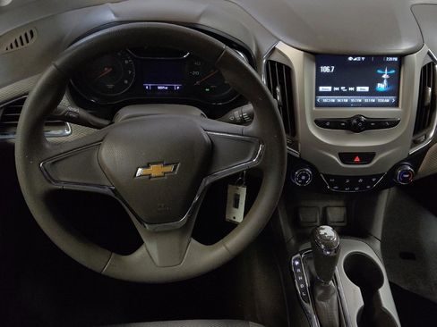 Used 2018 Chevrolet Cruze LS image 22