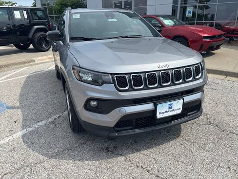 Used 2024 Jeep Compass Latitude AWD/4WD image 8