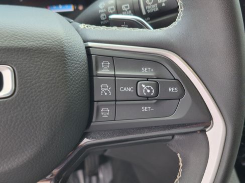 Used 2023 Jeep Grand Cherokee Altitude AWD/4WD image 18