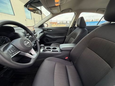 Used 2025 Nissan Altima 2.5 SV image 24