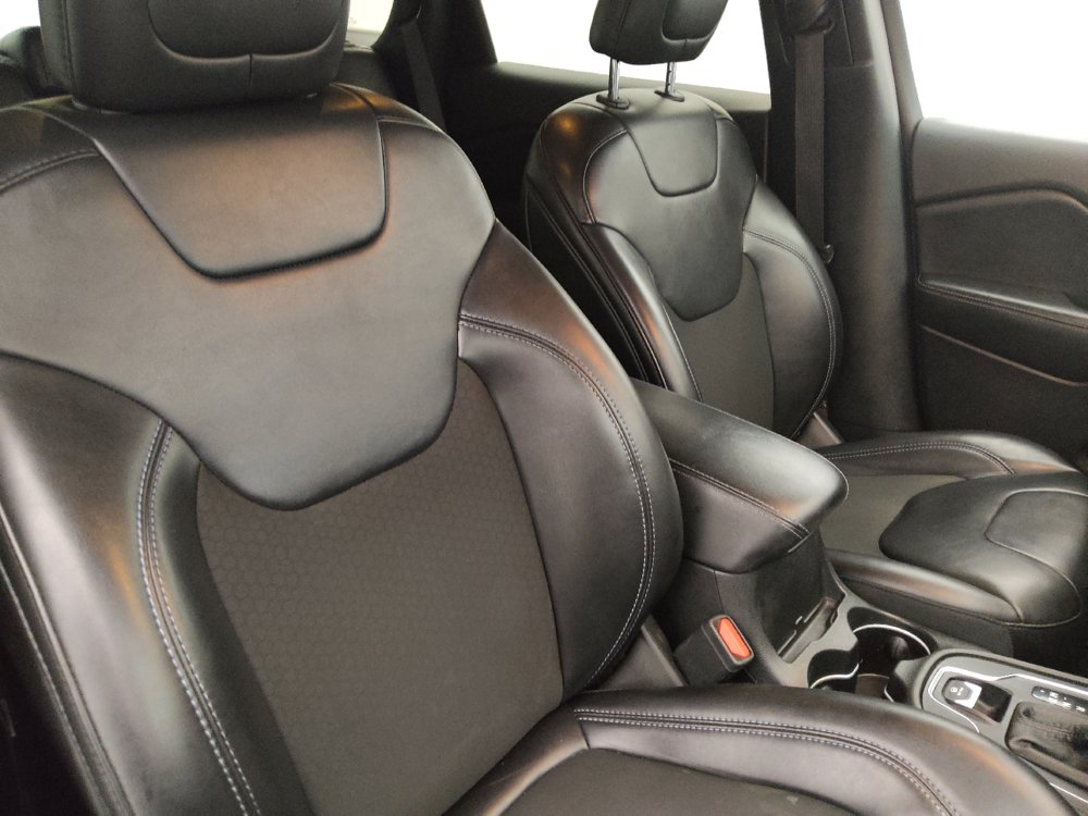 Used 2019 Jeep Cherokee Latitude Plus FWD image 21