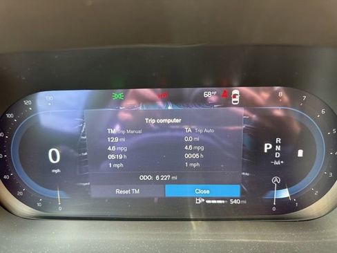 Used 2025 Volvo XC60 B5 Plus AWD/4WD image 24