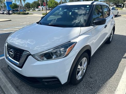 Used 2020 Nissan Kicks S FWD image 3