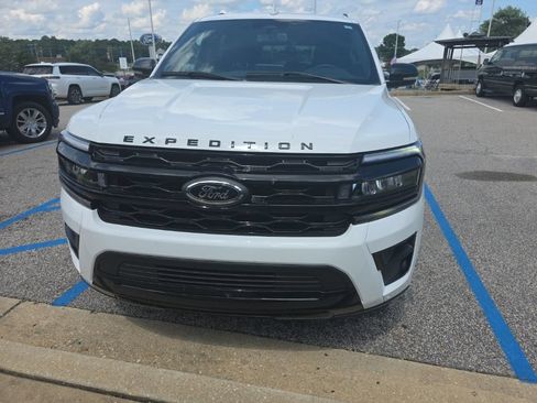 Used 2024 Ford Expedition Limited RWD image 6