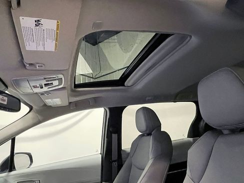 Used 2025 Toyota Sienna XLE image 20