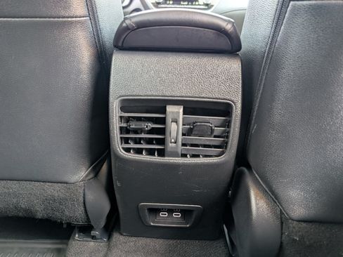 Used 2023 Toyota Corolla Cross XLE w/ Convenience Package FWD image 7