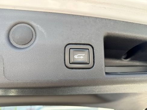 Used 2023 Chevrolet Equinox Premier AWD/4WD image 37