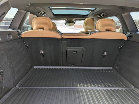 Used 2021 Volvo V60 T5 Cross Country image 27