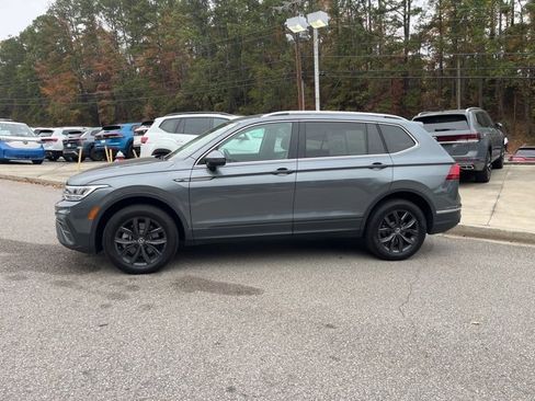 Used 2024 Volkswagen Tiguan SE image 37