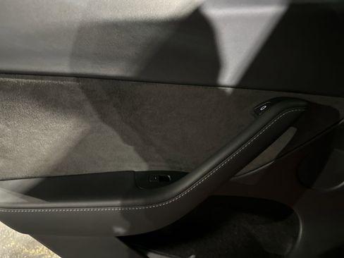 Used 2023 Tesla Model Y Long Range image 27