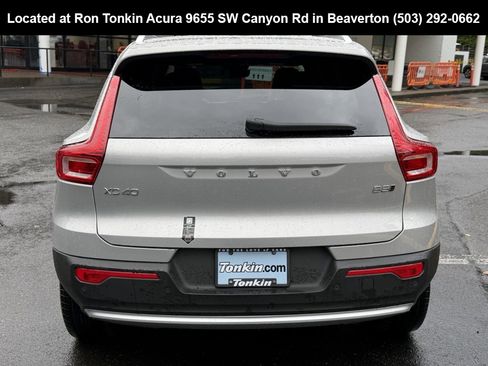 Used 2024 Volvo XC40 B5 Core image 7
