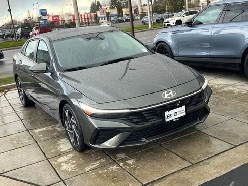 Certified 2025 Hyundai Elantra SEL image 7