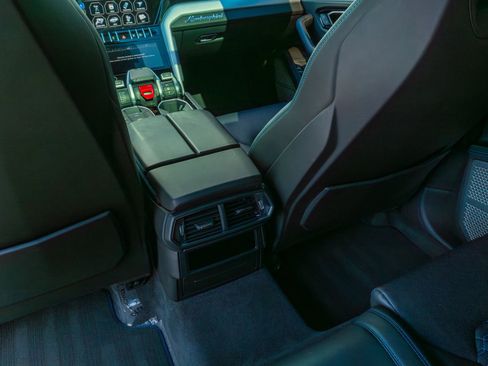 Used 2021 Lamborghini Urus image 65