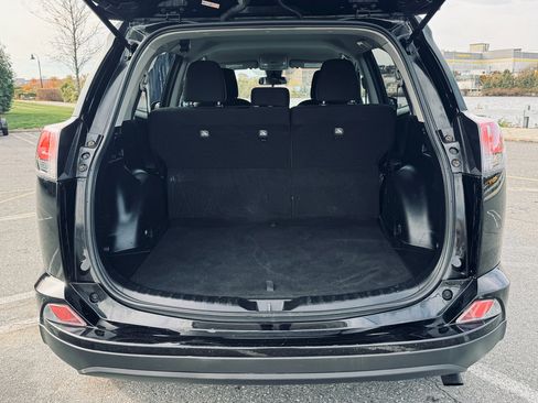 Used 2018 Toyota RAV4 LE image 27