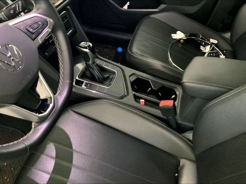 Used 2022 Volkswagen Tiguan SE FWD image 8