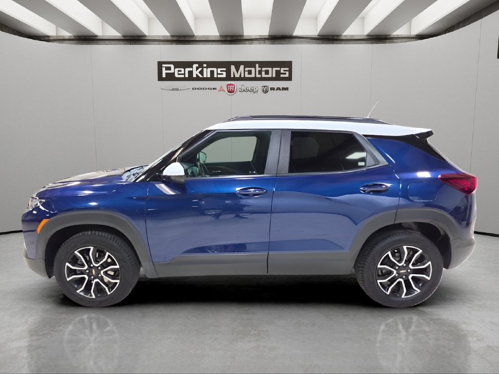 Used 2023 Chevrolet TrailBlazer ACTIV w/ Sun and Liftgate Package AWD/4WD image 2