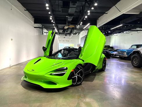 Used 2024 McLaren 750S Spider image 3