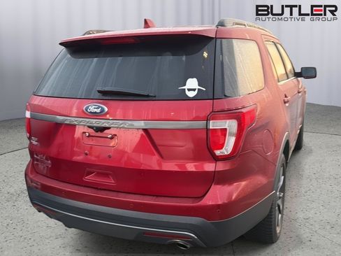 Used 2017 Ford Explorer XLT w/ Equipment Group 202A FWD image 9