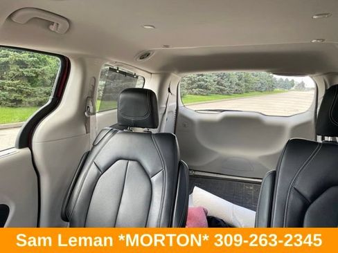 Used 2022 Chrysler Pacifica Touring-L FWD image 13