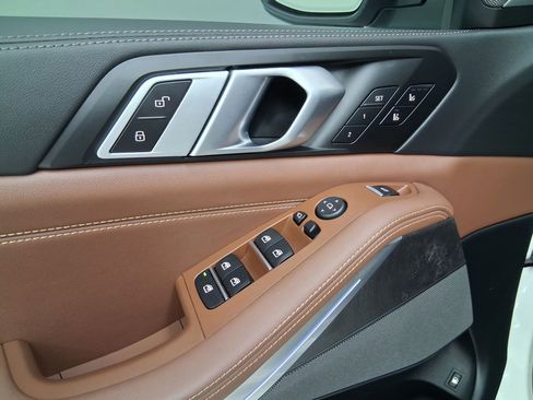Used 2025 BMW X5 xDrive50e w/ Climate Comfort Package AWD/4WD image 12