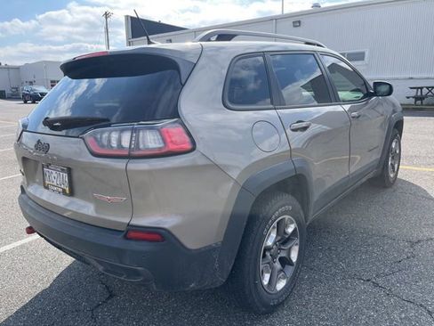 Used 2019 Jeep Cherokee Trailhawk image 7