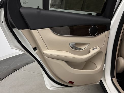 Used 2021 Mercedes-Benz GLC 300 image 25