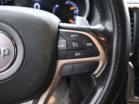 Used 2016 Jeep Grand Cherokee Laredo image 24
