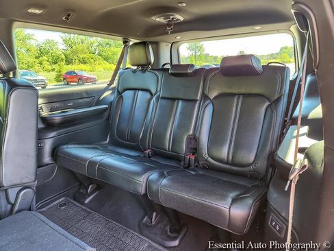 Used 2024 Jeep Wagoneer L Series II w/ Flexible Seating Group AWD/4WD image 11