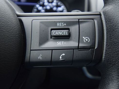 Used 2023 Nissan Rogue S image 30