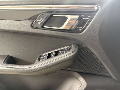 Certified 2026 Porsche Macan AWD/4WD image 34