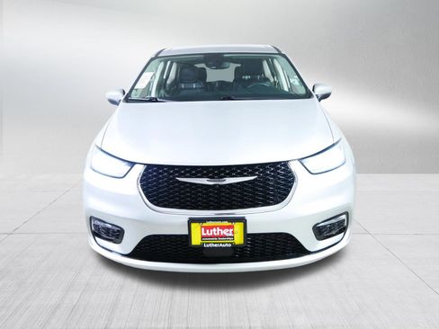 Used 2023 Chrysler Pacifica Touring-L FWD image 2